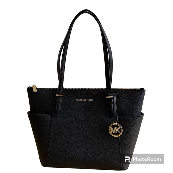 Michael Kors Handbags - NWOT Michael Kors Large Saffiano Leather Jet Set Charlotte Tote Bag